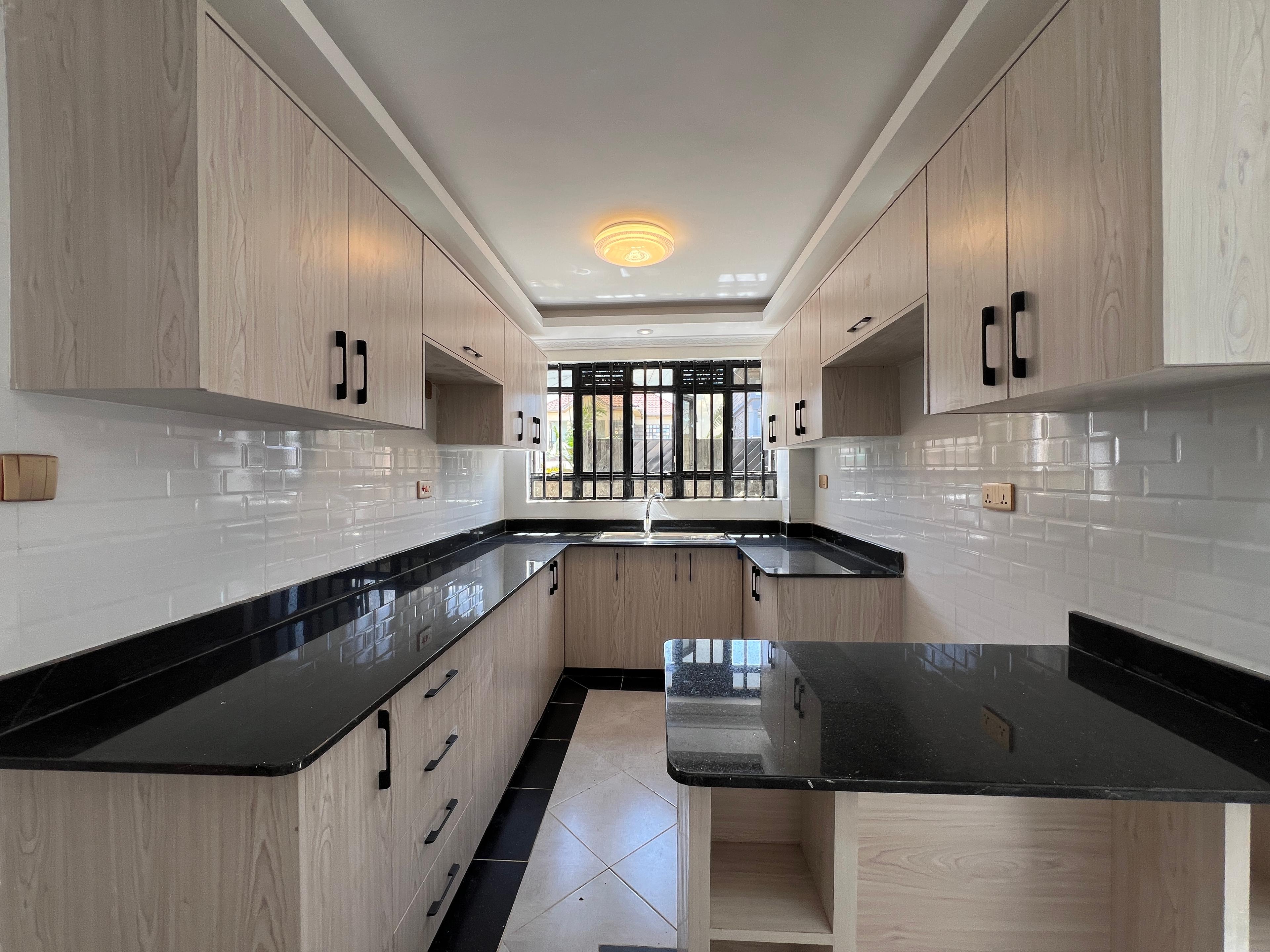 7BR Mansion on Sale in Kenyatta road  - Image 5