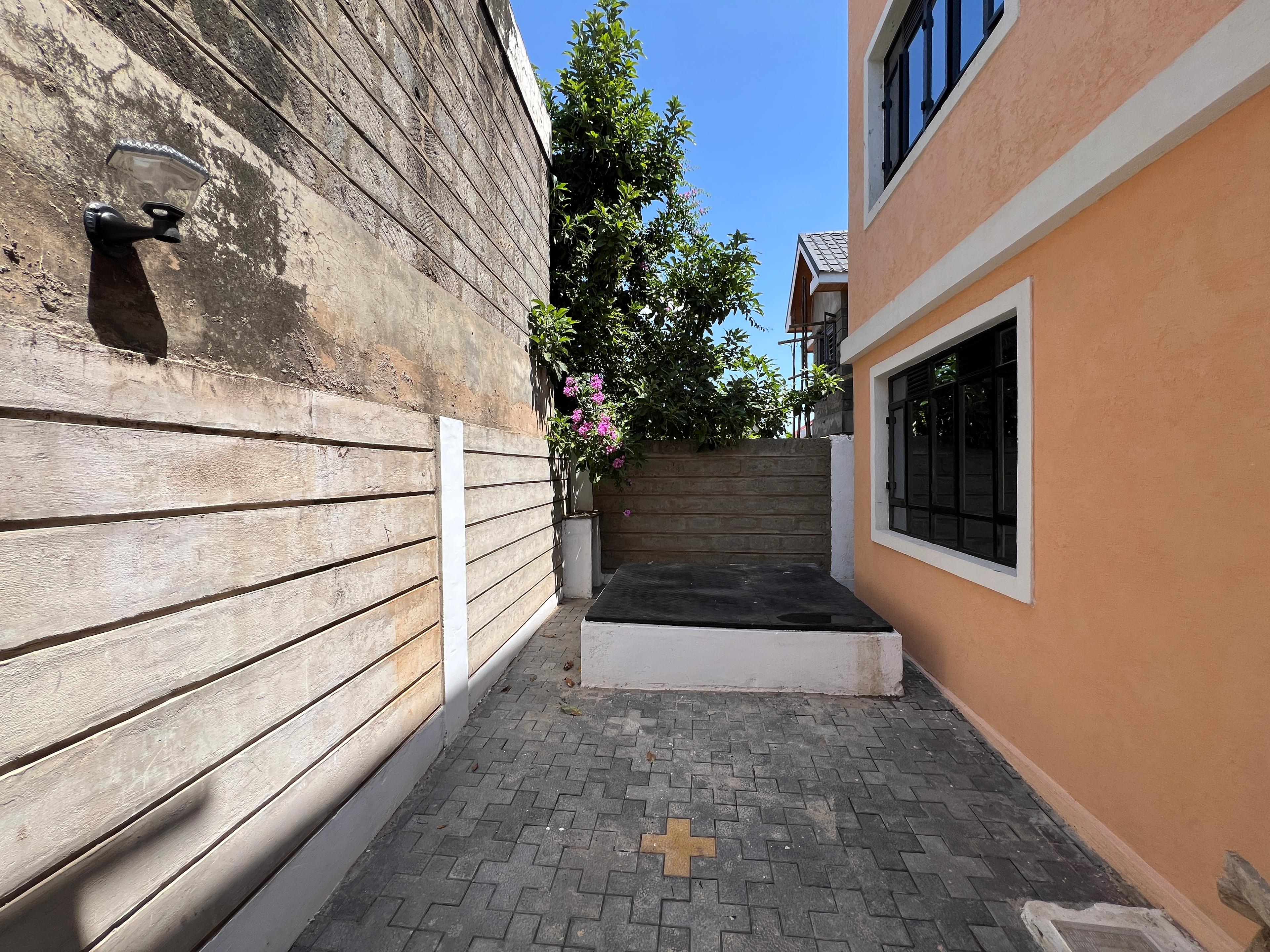 7BR Mansion on Sale in Kenyatta road  - Image 23
