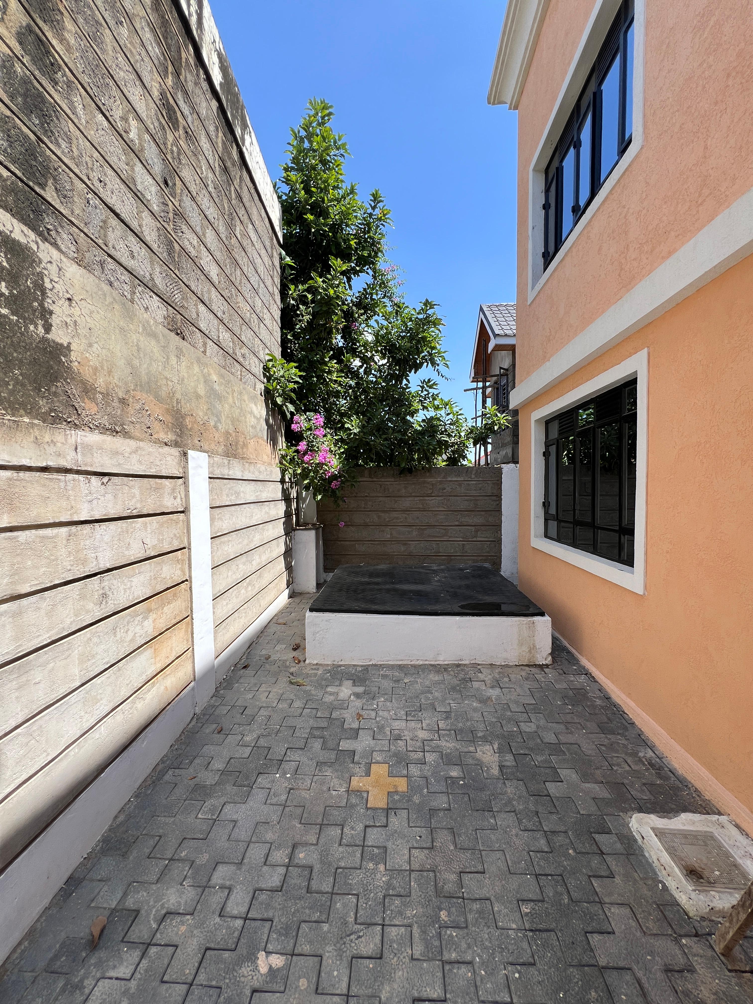 7BR Mansion on Sale in Kenyatta road  - Image 24
