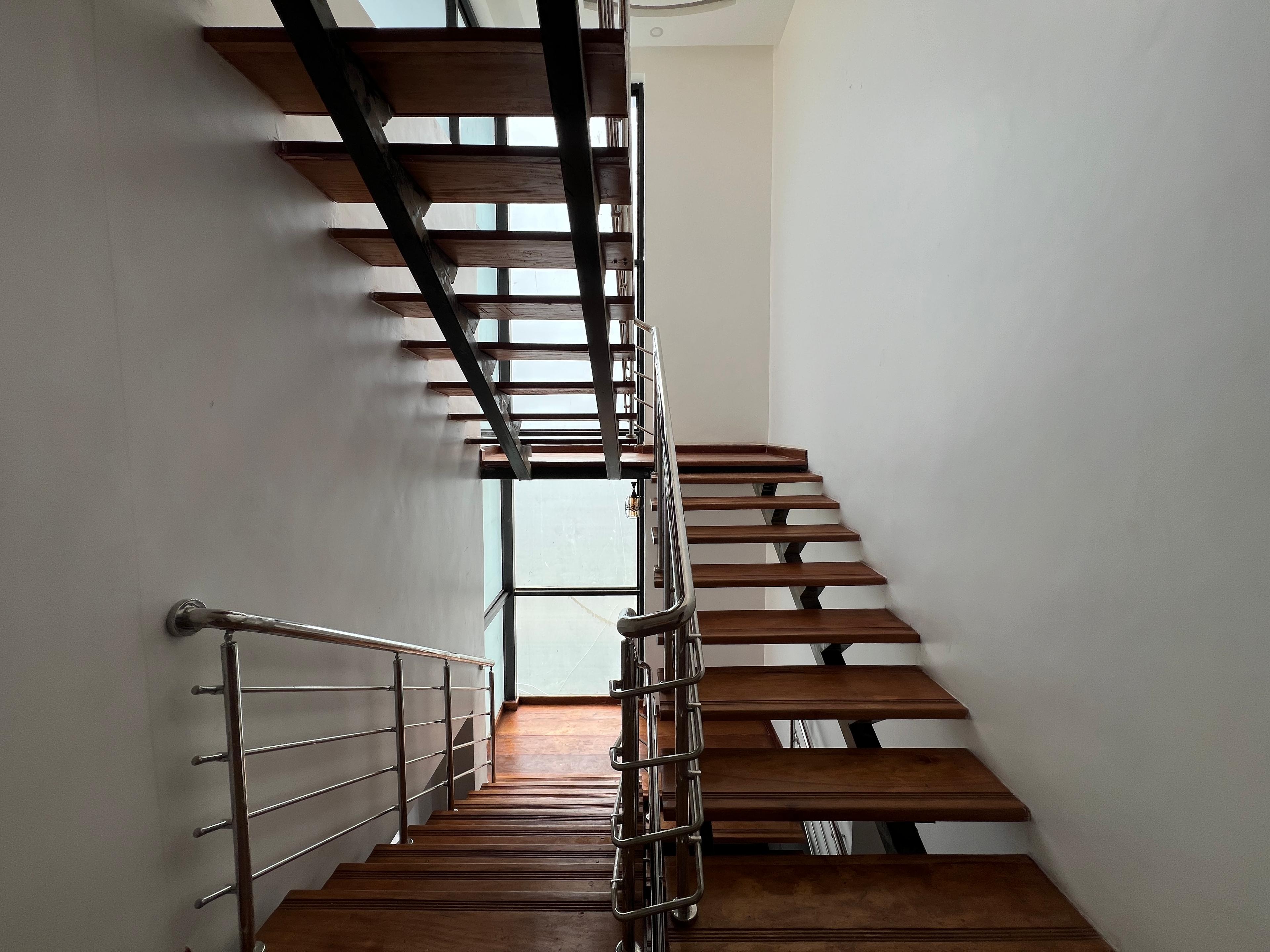  Luxurious Villas for Sale in Kenyatta Road - Image 23