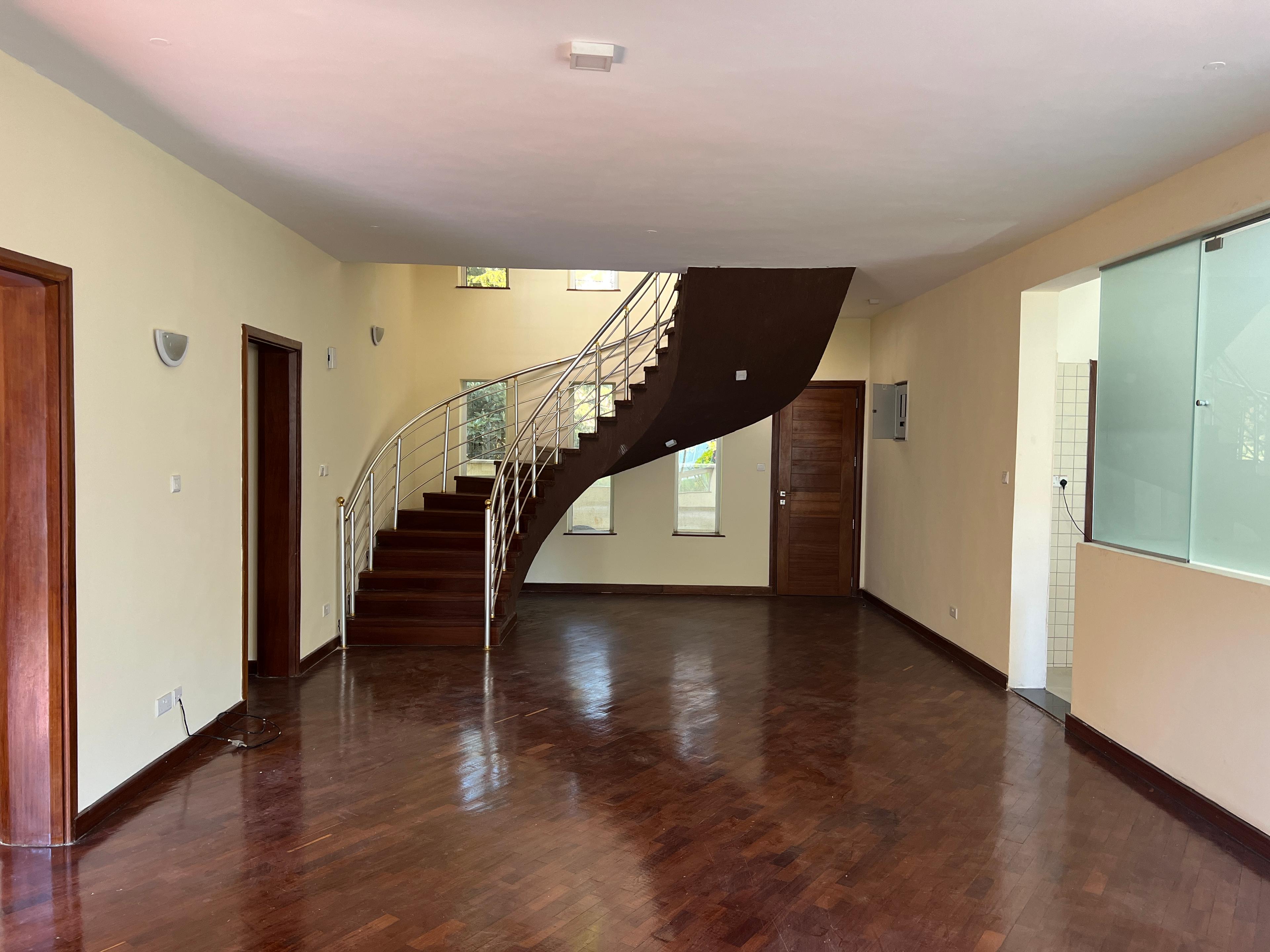 5-Bedroom Mansion for Sale in Lavington - Image 10