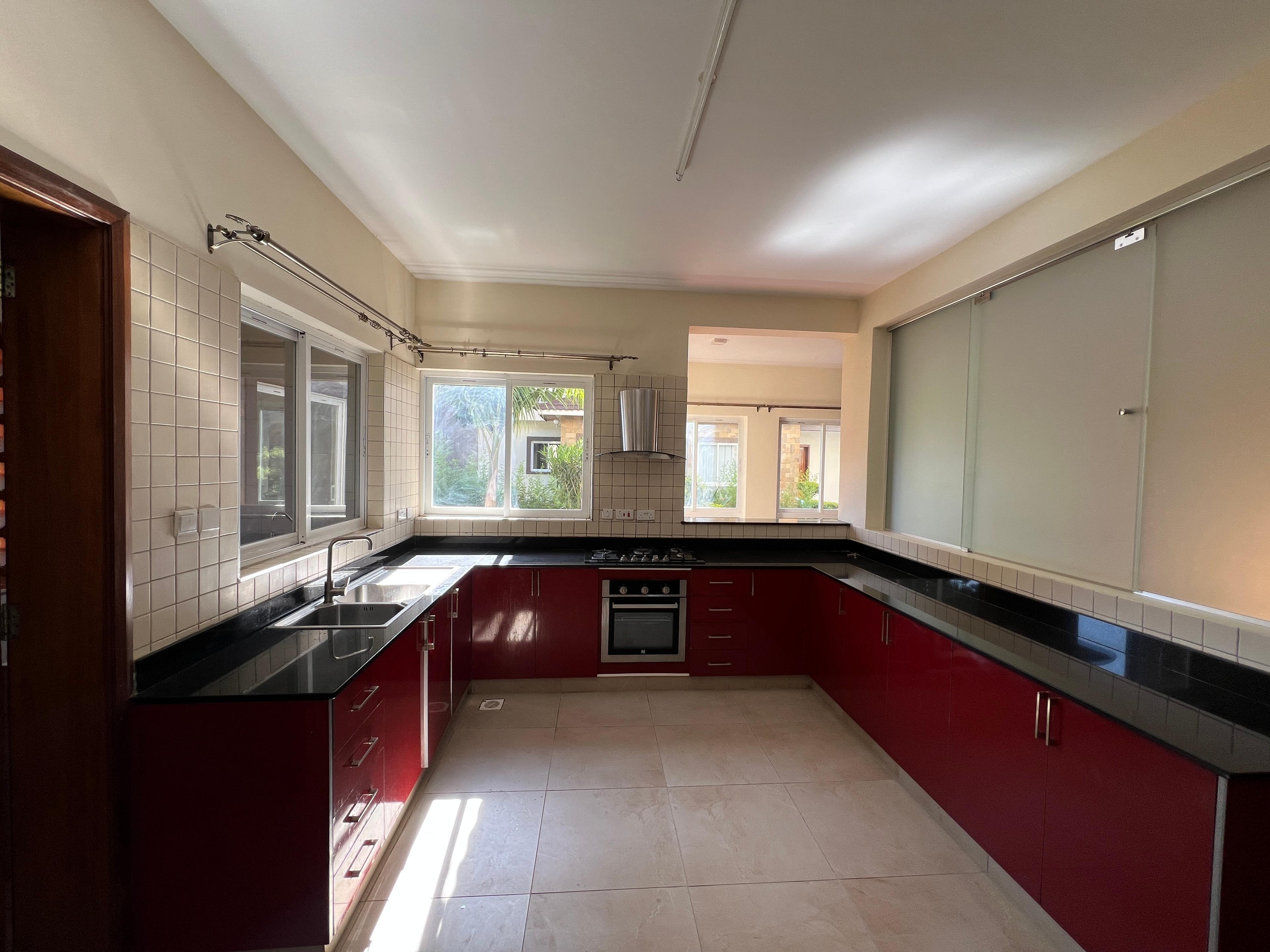 5-Bedroom Mansion for Sale in Lavington - Image 3