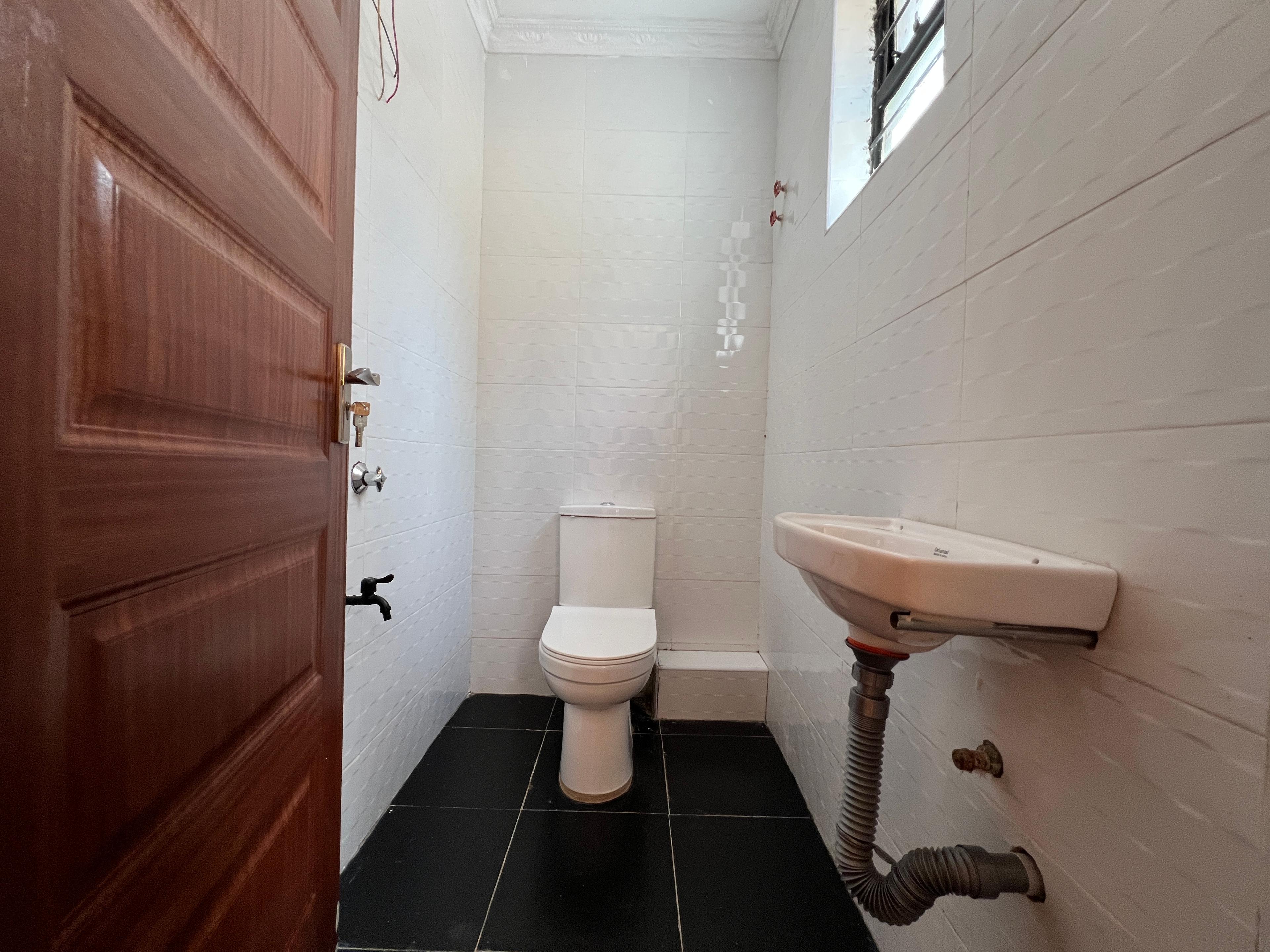 Exquisite 5-Bedroom Mansion + DSQ in Ngong – Ksh 18.5M - Image 11