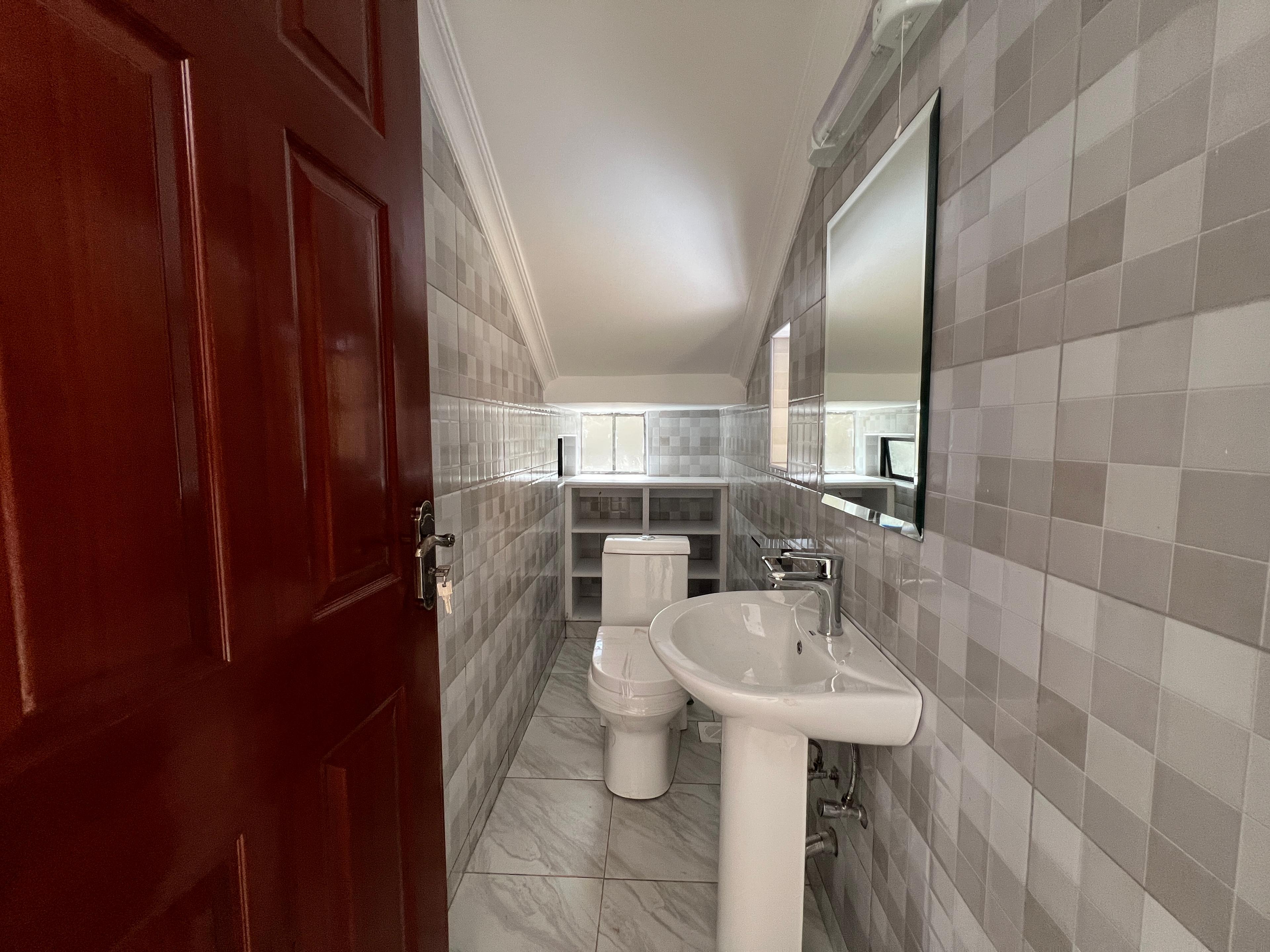4 BR MANSIONS ON SALE IN NGONG' - Image 2