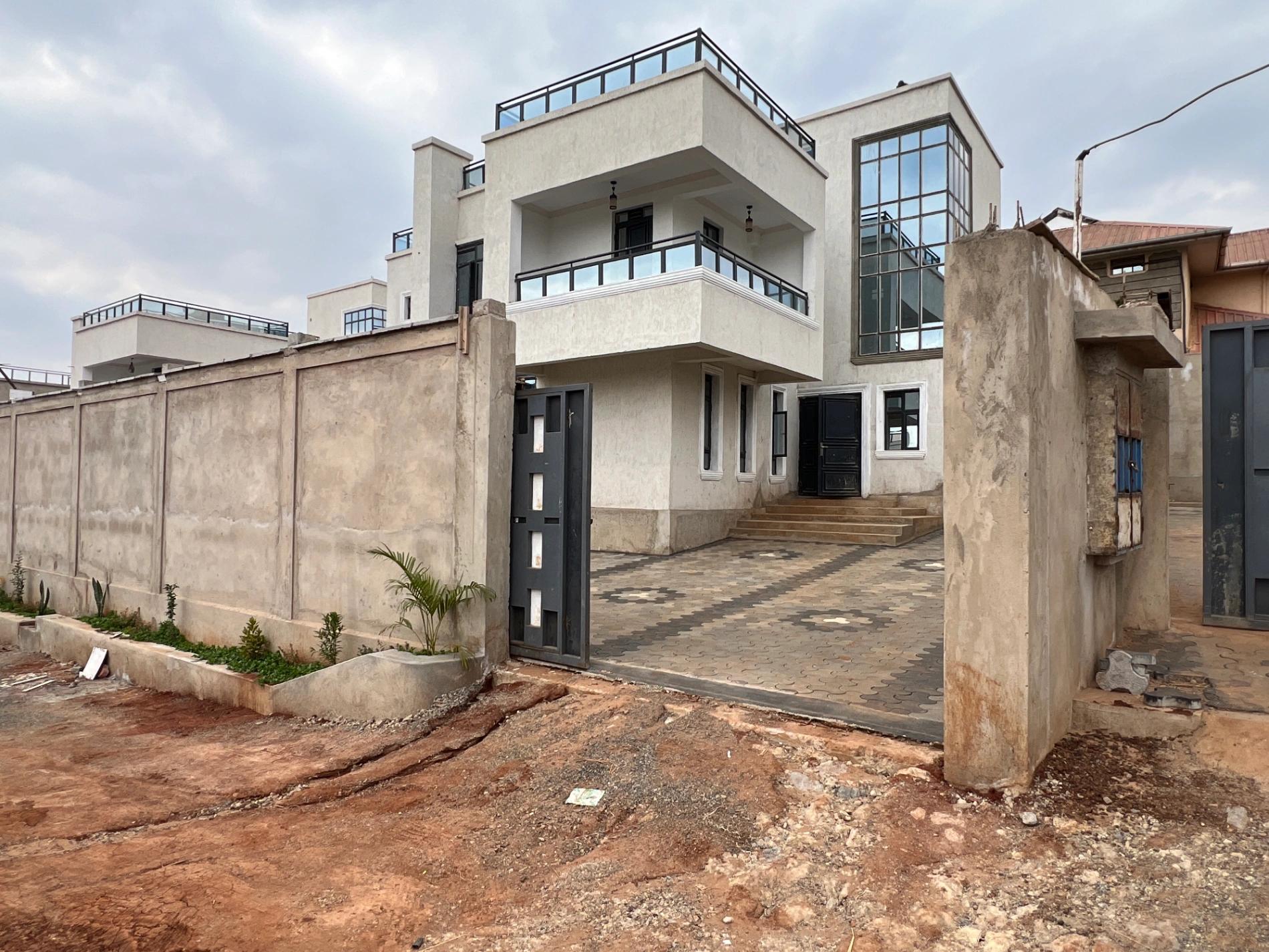 4BR Villas On Sale in Kenyatta Road  - Image 4