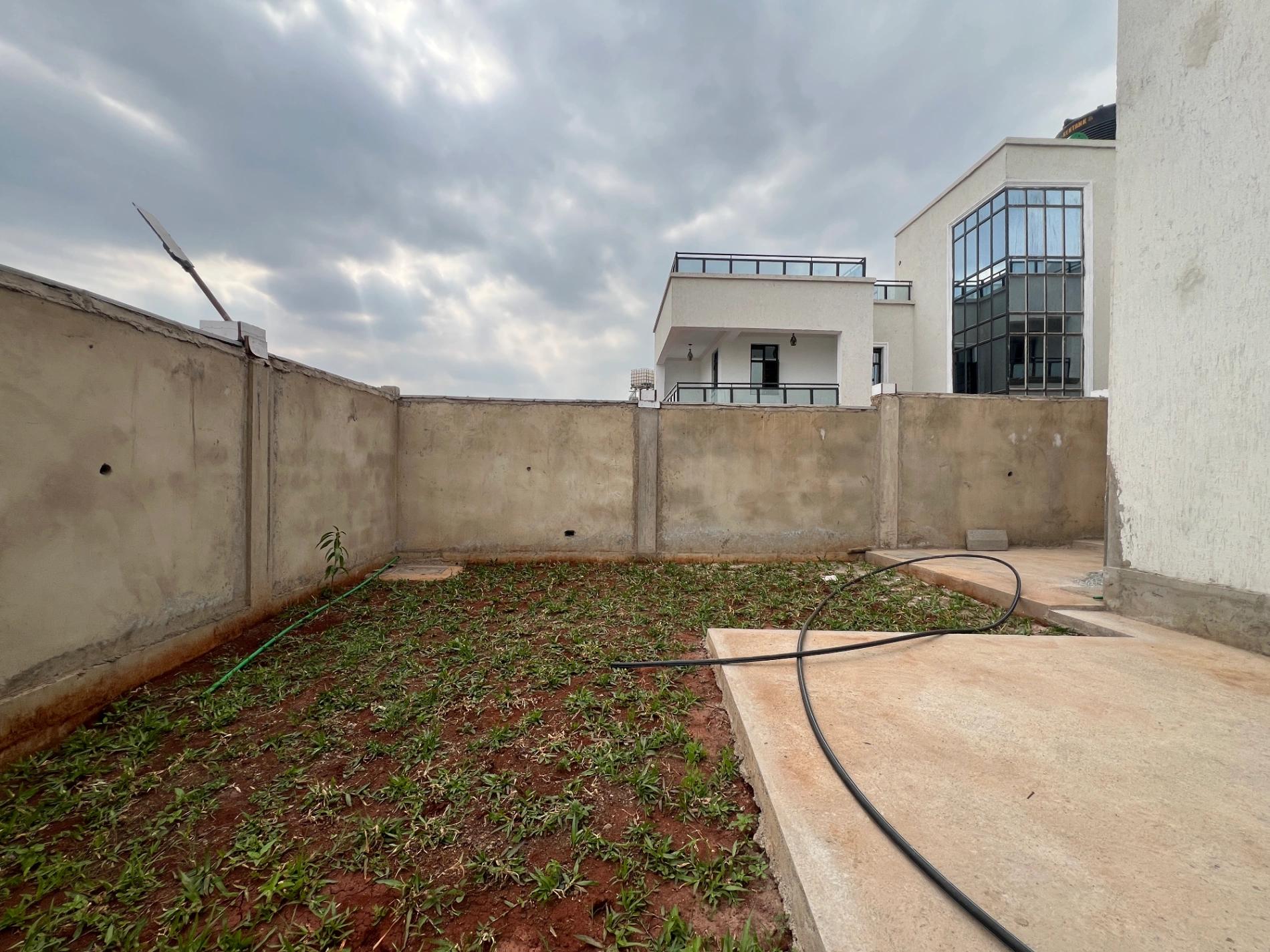 4BR Villas On Sale in Kenyatta Road  - Image 3