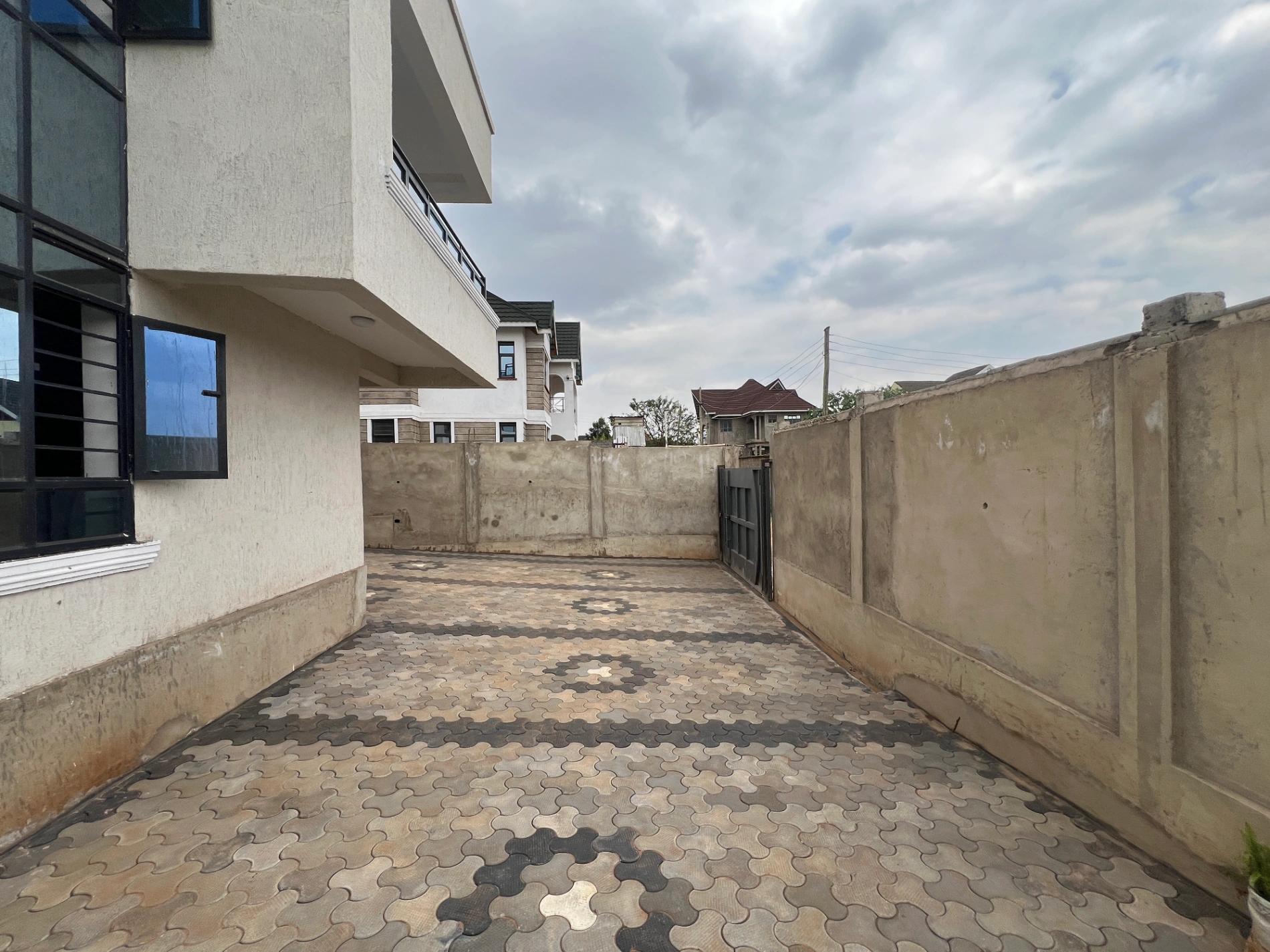 4BR Villas On Sale in Kenyatta Road  - Image 11