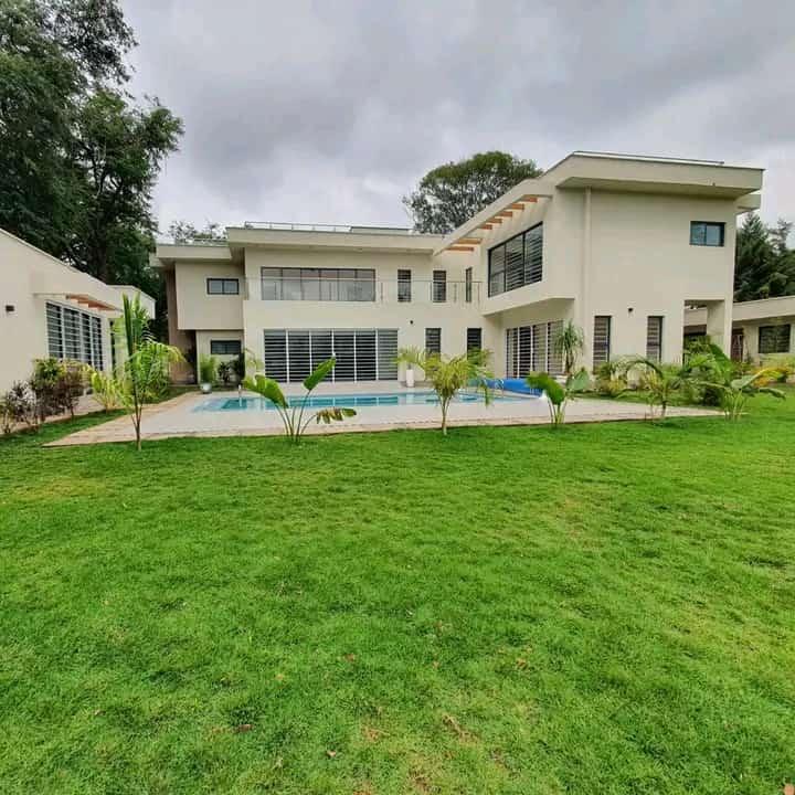 5BR Townhouse for Sale in Runda  - Image 1