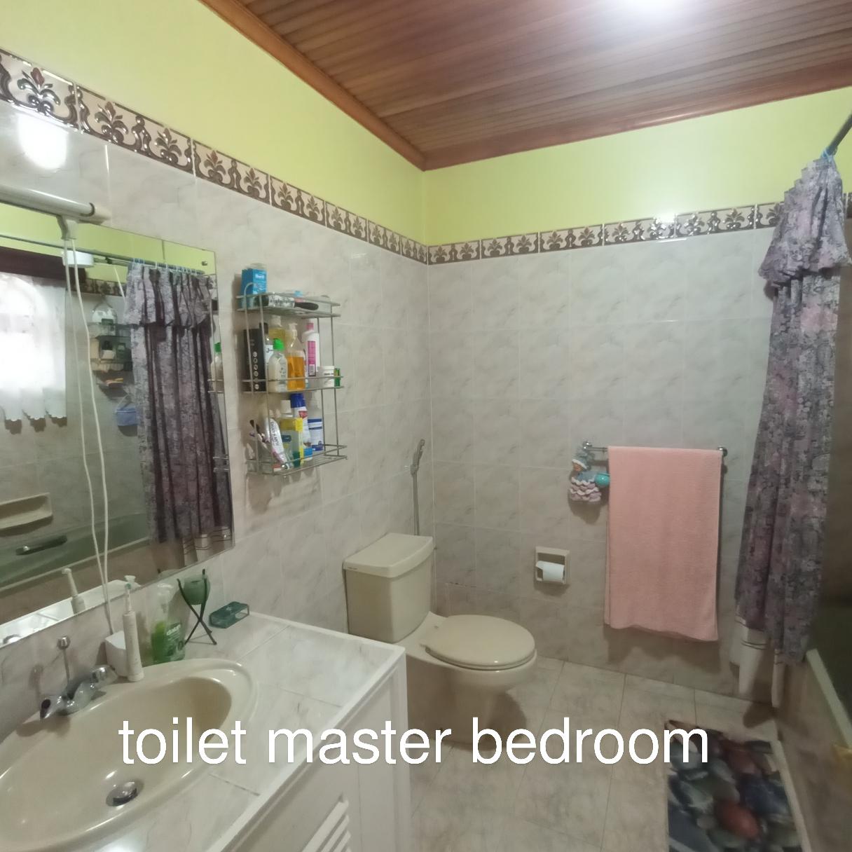 4-Bedroom Townhouse on Sale - Image 30