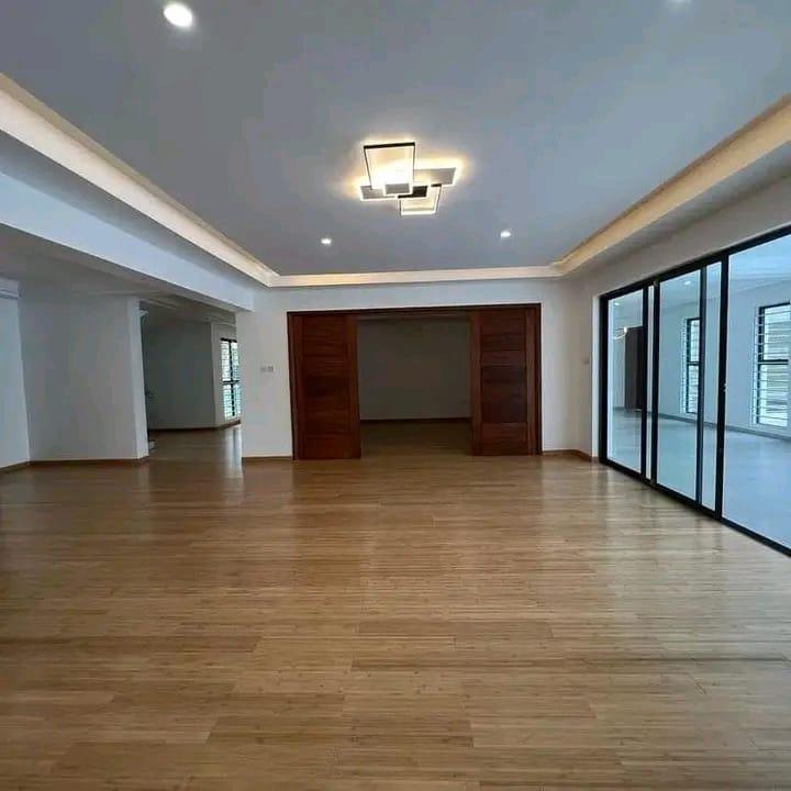 5BR Townhouse for Sale in Runda  - Image 3