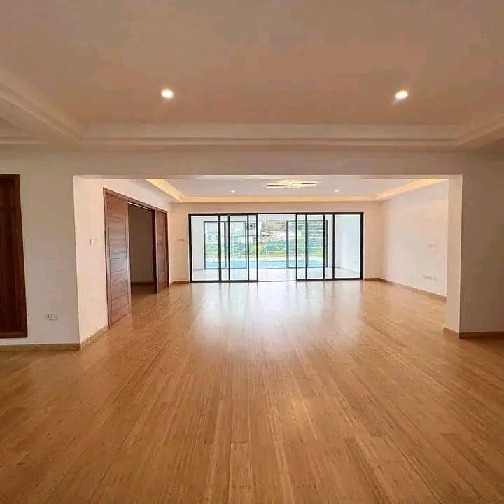 5BR Townhouse for Sale in Runda  - Image 2