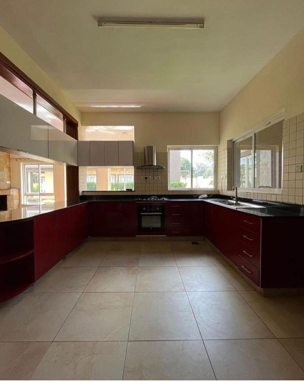 5-BR All-En-suite Townhouse for Sale – Lavington - Image 11