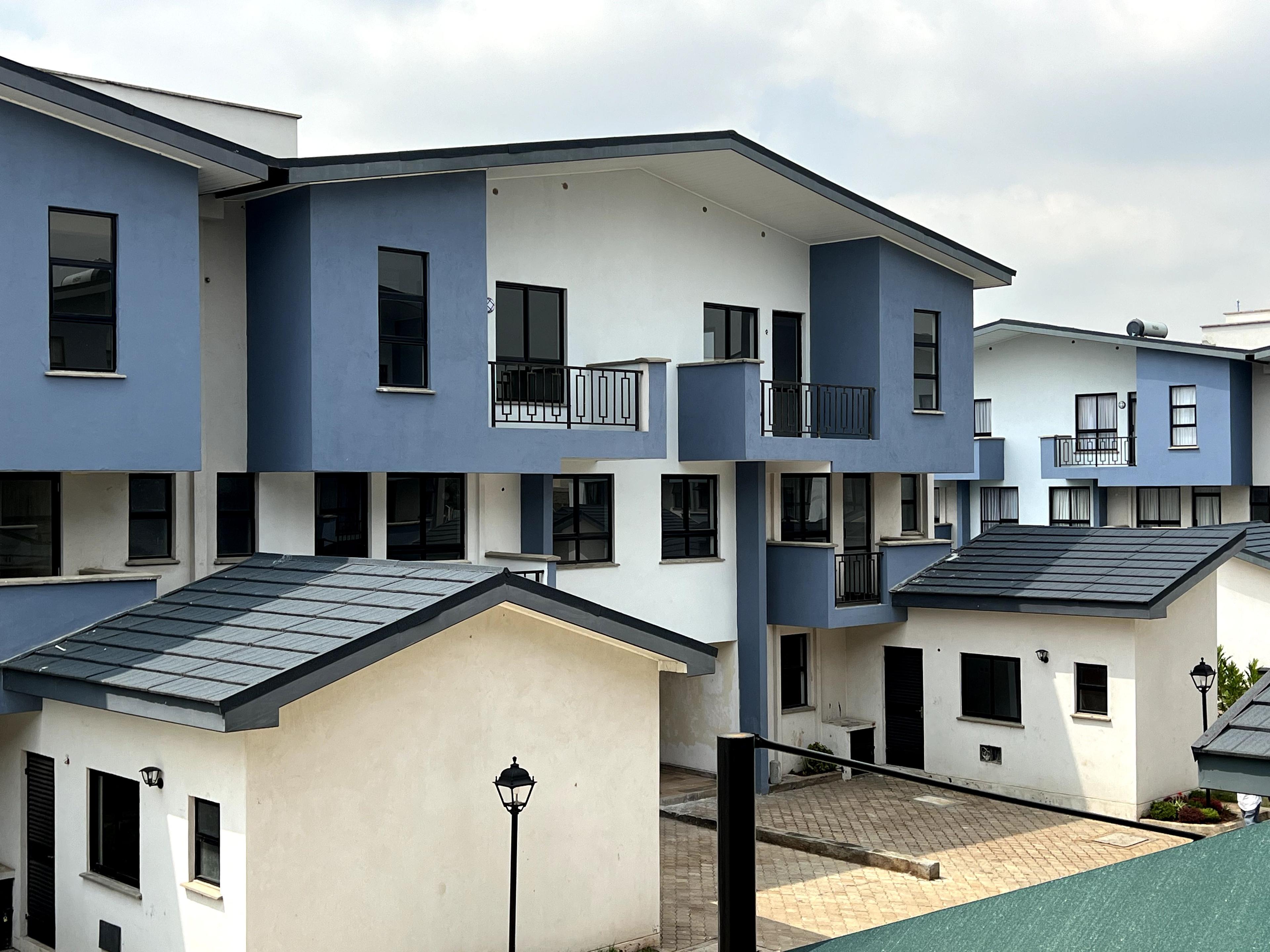Luxurious 4-Bedroom Triplex in Langata - Image 8