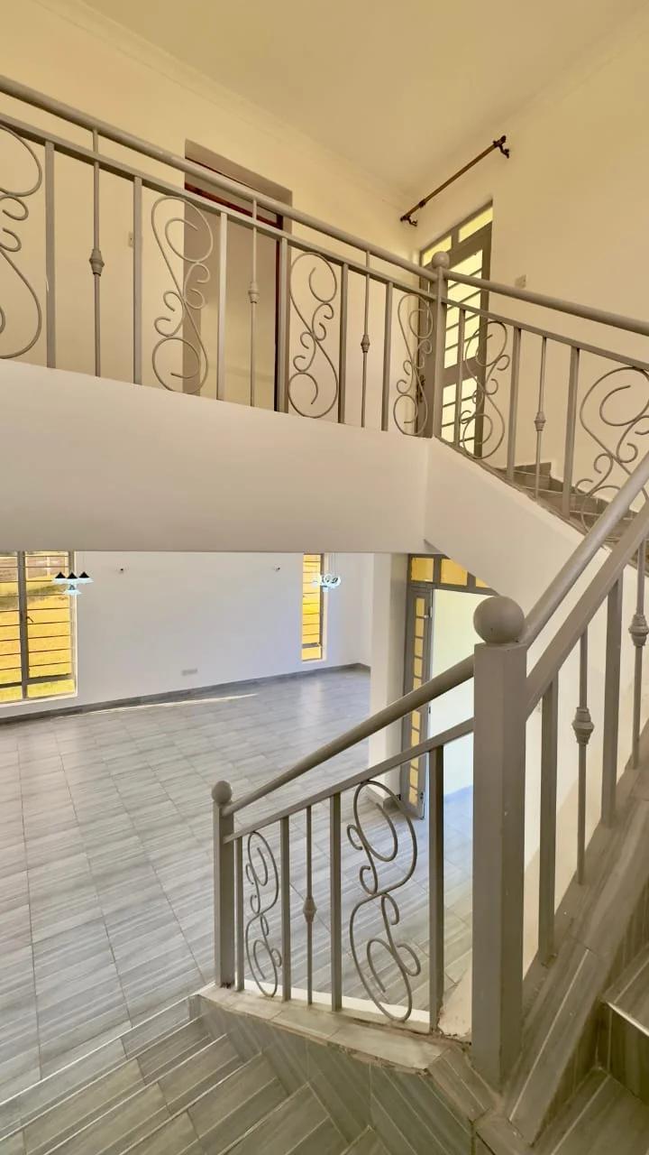 4BR Mansion on Sale in Malaa -Twin Falls  - Image 3