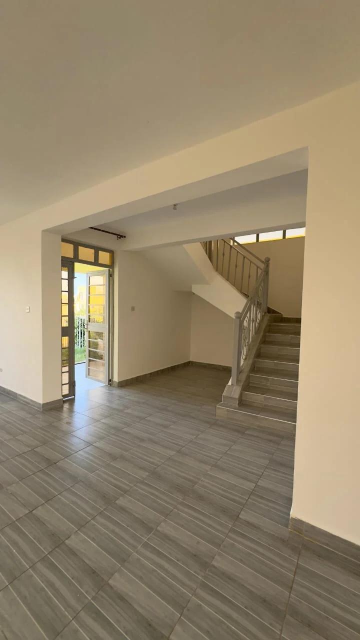 4BR Mansion on Sale in Malaa -Twin Falls  - Image 15